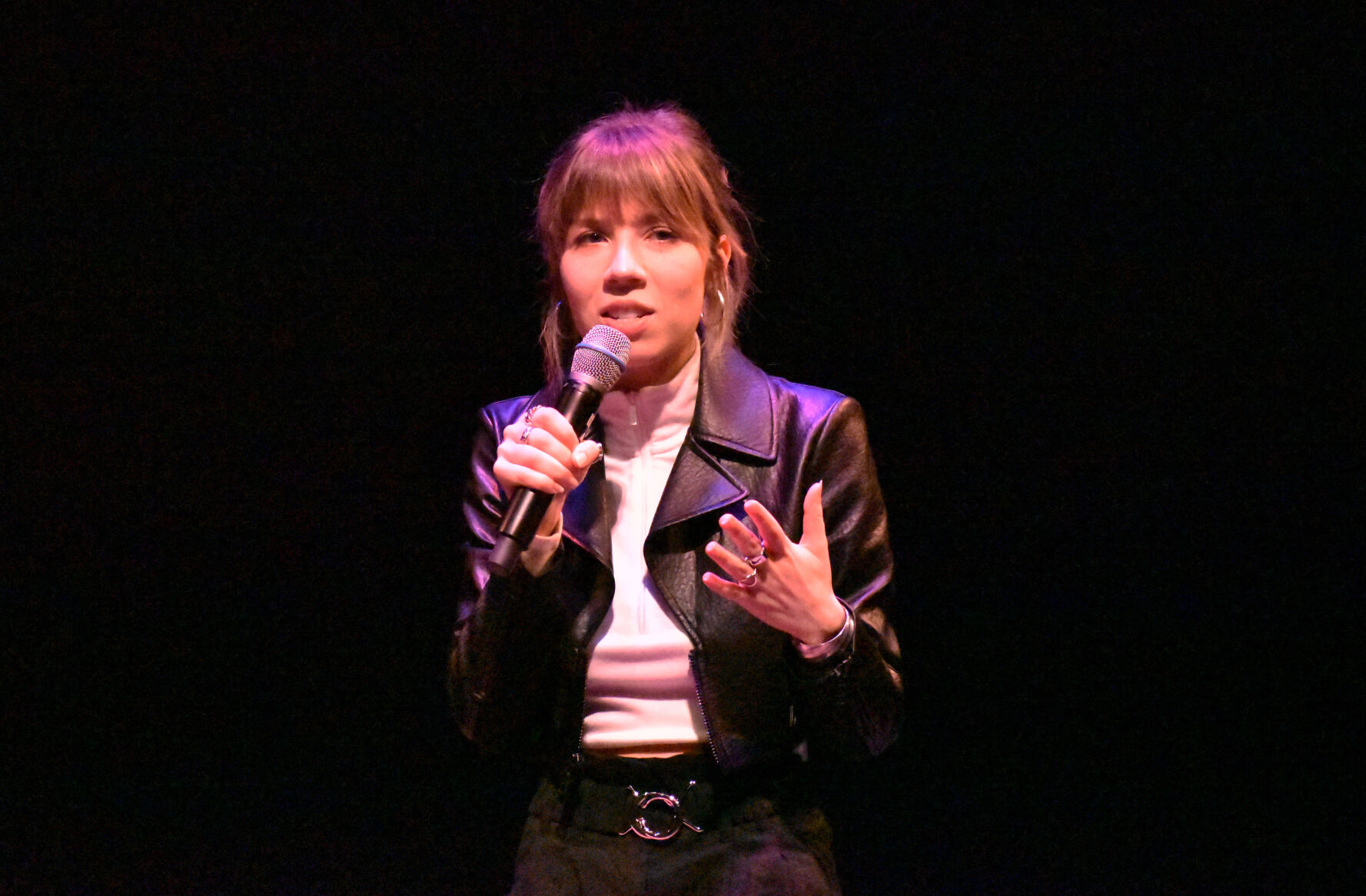 Jennette McCurdy speaking